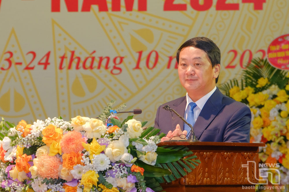 Đồng chí Bộ trưởng, Chủ nhiệm Ủy ban Dân tộc Hầu A Lềnh phát biểu tại Đại hội.
