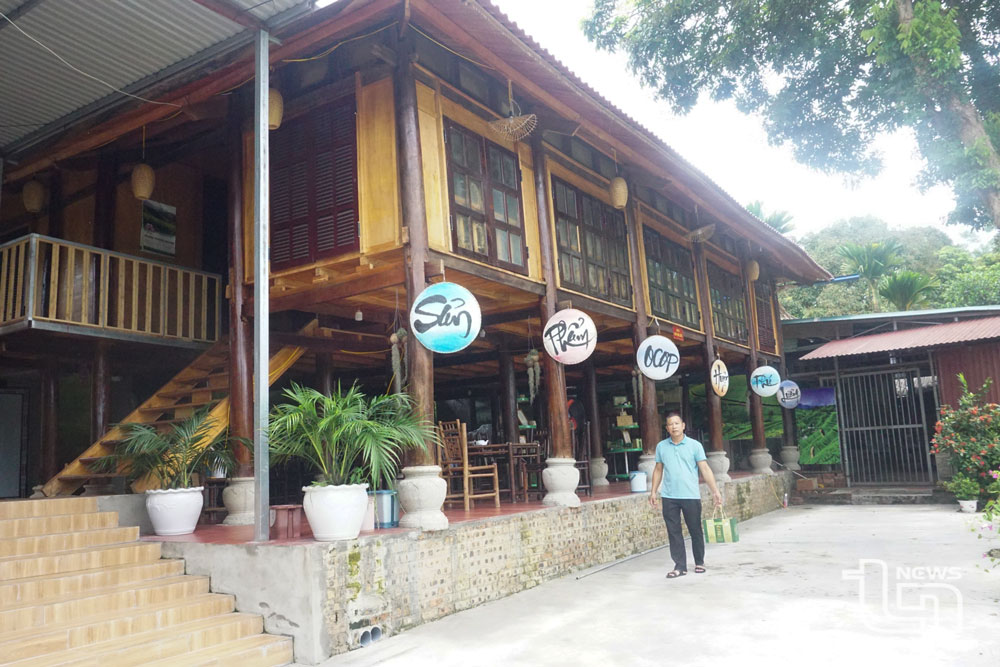 Những năm gần đây, tại một số địa phương vùng đồng bào dân tộc thiểu số, bà con đã đầu tư phát triển điểm du lịch cộng đồng, tạo điểm nhấn cho các làng quê và góp phần nâng cao thu nhập. Trong ảnh: Điểm du lịch cộng đồng tại xóm Khe Cốc, xã Tức Tranh (Phú Lương).
