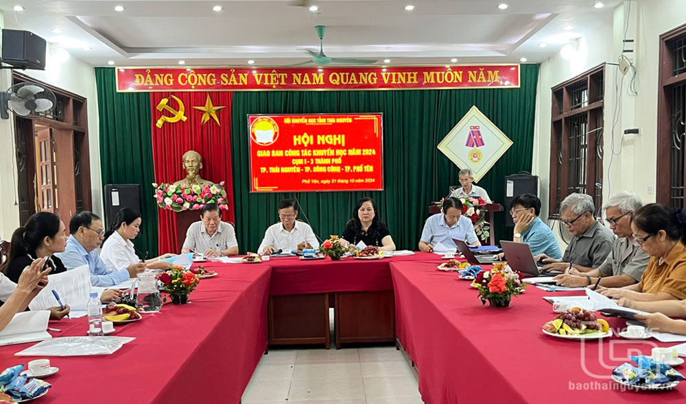 Giao ban các cụm thi đua khuyến học