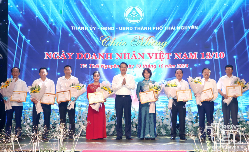 Các địa phương gặp mặt, tôn vinh doanh nghiệp, doanh nhân