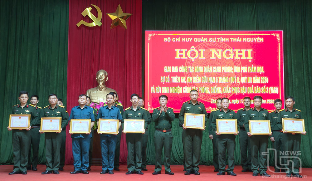 Khen thưởng các tập thể, cá nhân có thành tích trong phòng, chống, khắc phục hậu quả thiên tai