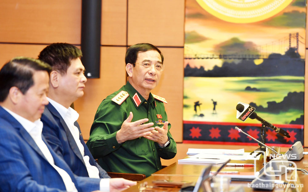 Kỳ họp thứ 8, Quốc hội khóa XV: Thảo luận việc sửa đổi, bổ sung một số điều của Luật Sĩ quan Quân đội nhân dân Việt Nam
