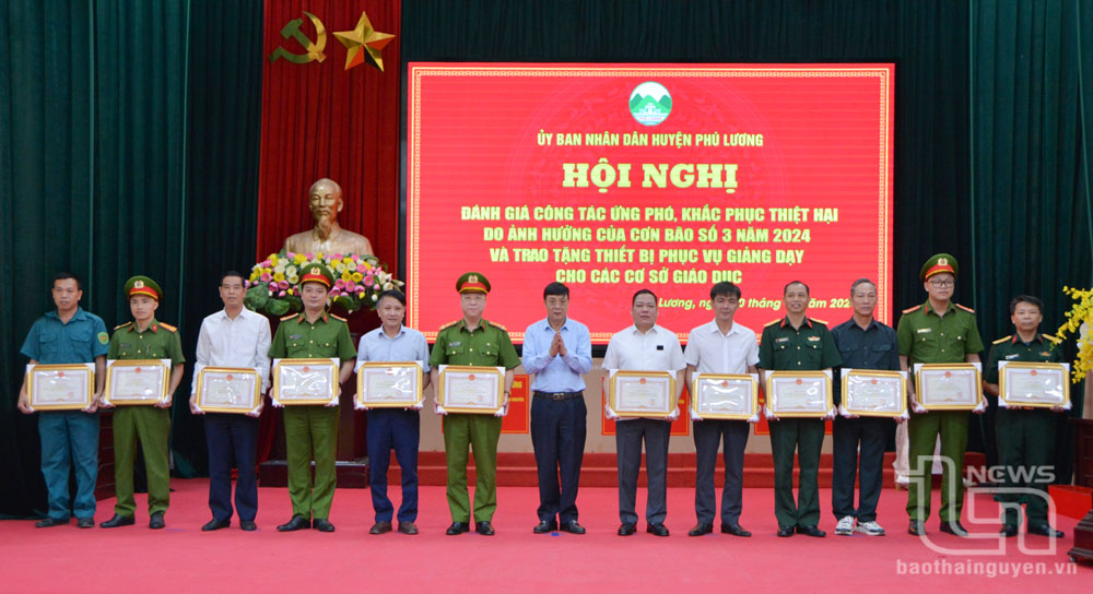 Phú Lương: Đánh giá công tác ứng phó, khắc phục hậu quả bão số 3