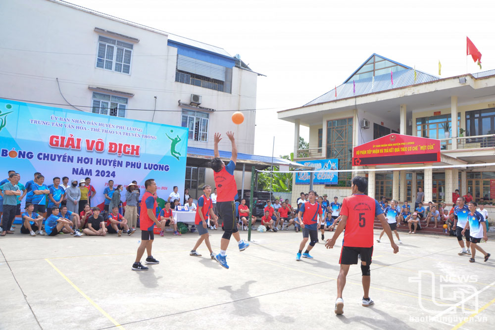 Phú Lương: 340 vận động viên tham gia Giải vô địch bóng chuyền hơi