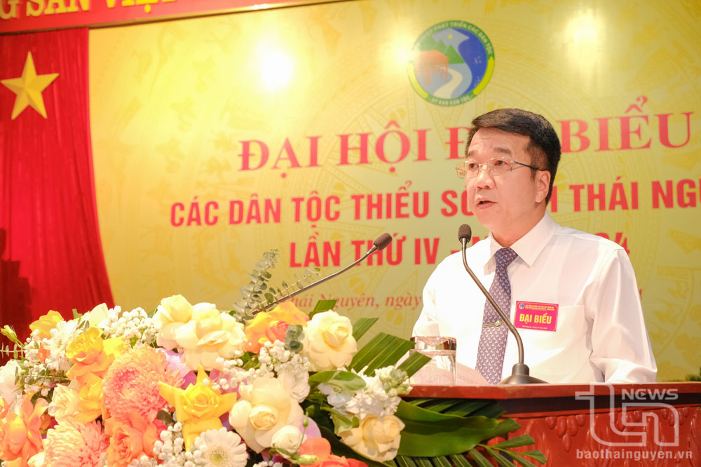 Đồng chí Phó Chủ tịch UBND tỉnh Nguyễn Thanh Bình phát biểu tại phiên trù bị.