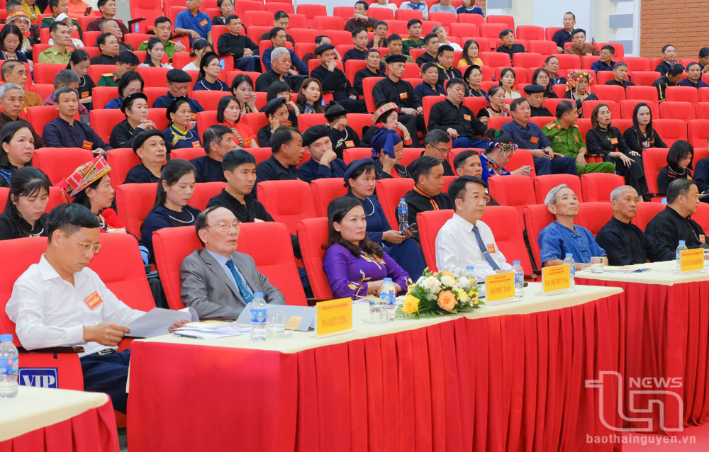Các đại biểu dự phiên trù bị.