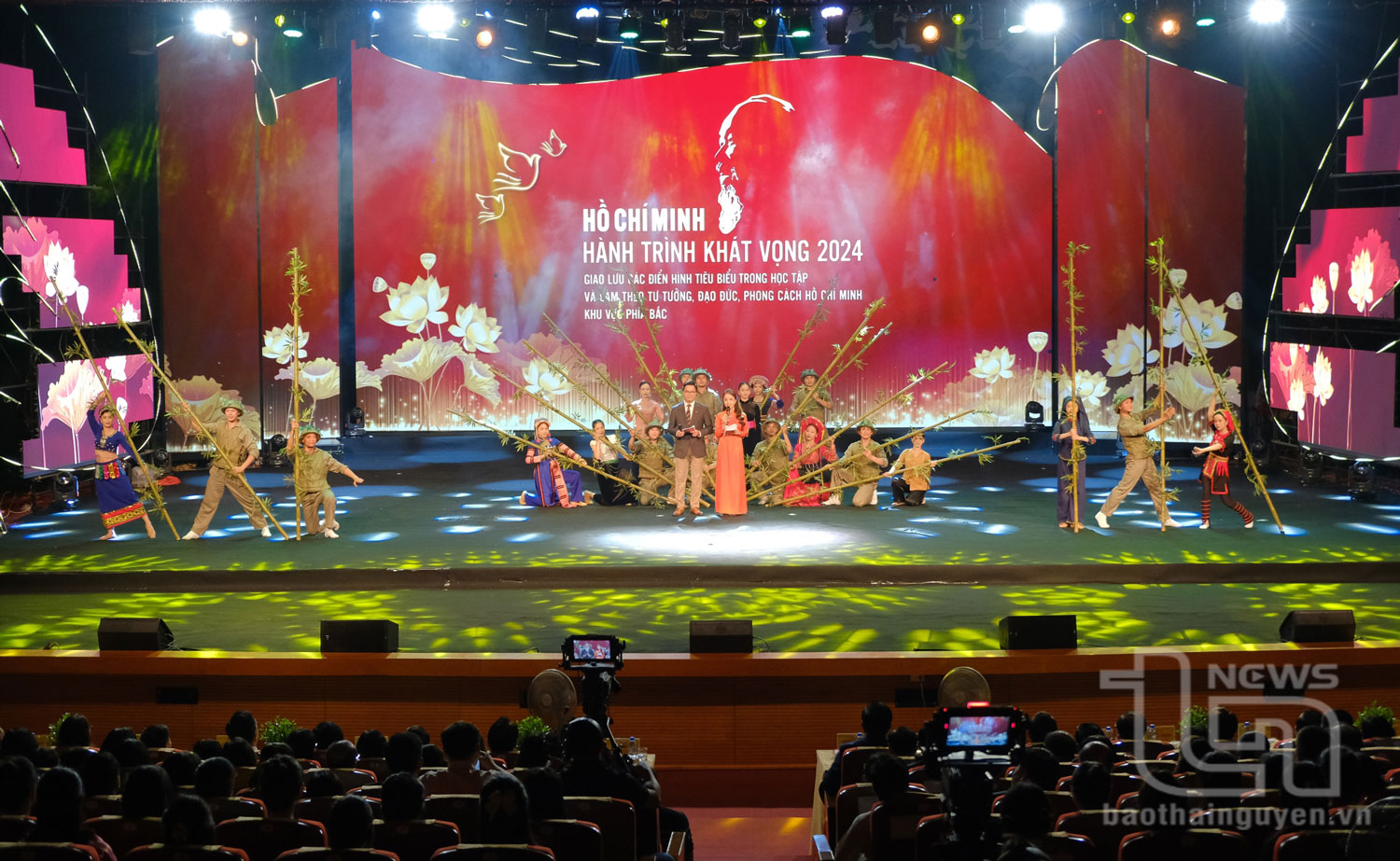 "Hồ Chí Minh - Hành trình khát vọng"