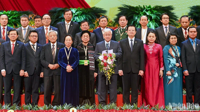 Đồng chí Đỗ Văn Chiến tiếp tục giữ chức Chủ tịch Ủy ban Trung ương Mặt trận Tổ quốc Việt Nam 