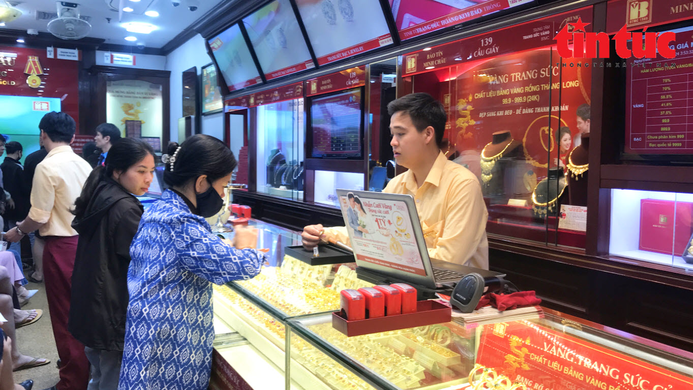 Giá vàng nhẫn 'vượt mặt' vàng miếng, xác lập giá kỷ lục hơn 89 triệu đồng/lượng