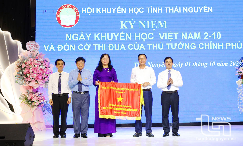 Hội Khuyến học tỉnh Thái Nguyên ký chương trình phối hợp với các đơn vị