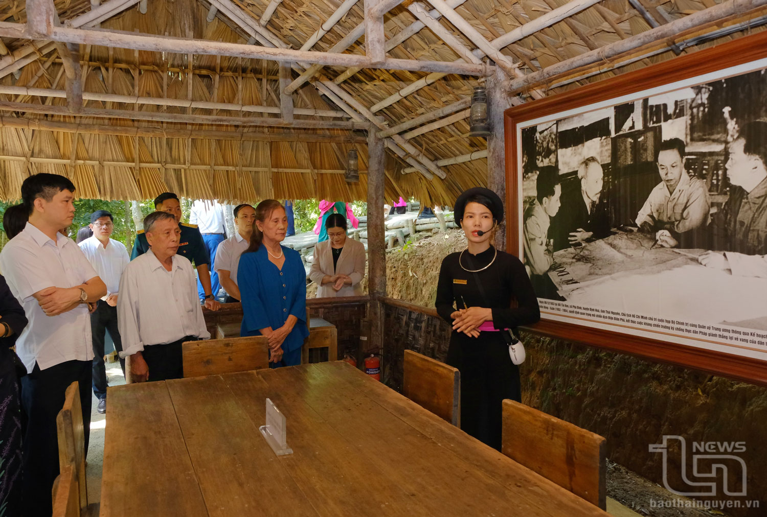 Đoàn tham quan Di tích Tỉn Keo, xã Phú Đình (Định Hóa).