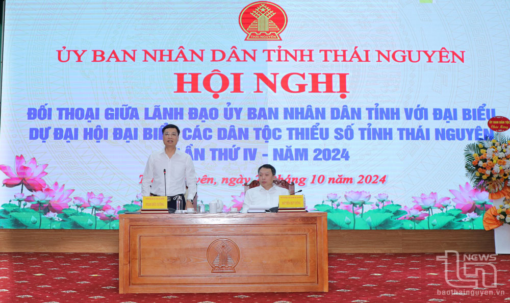Đồng chí Trưởng Ban Dân tộc tỉnh trả lời các vấn đề liên quan.