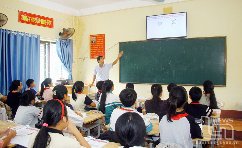 Khắc phục khó khăn để ứng dụng công nghệ vào giảng dạy