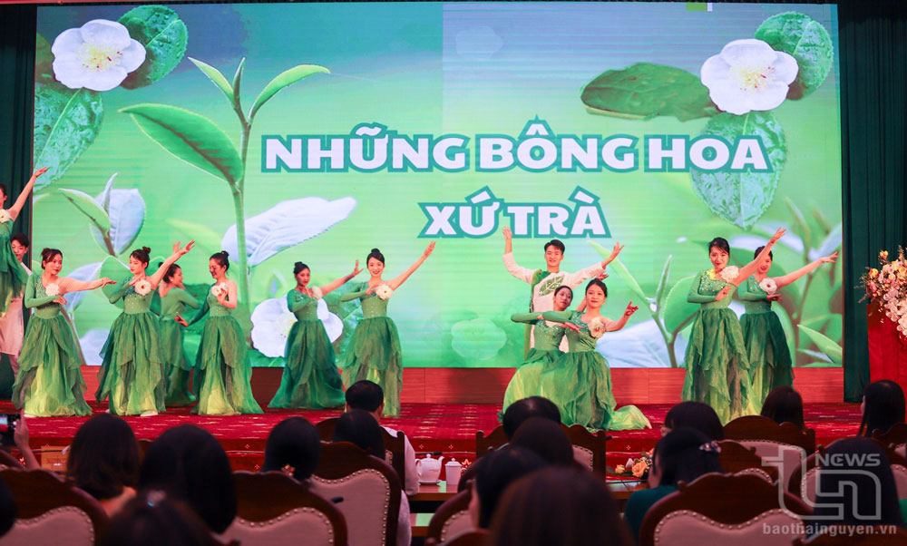 Một tiết mục nghệ thuật biểu diễn tại Chương trình.