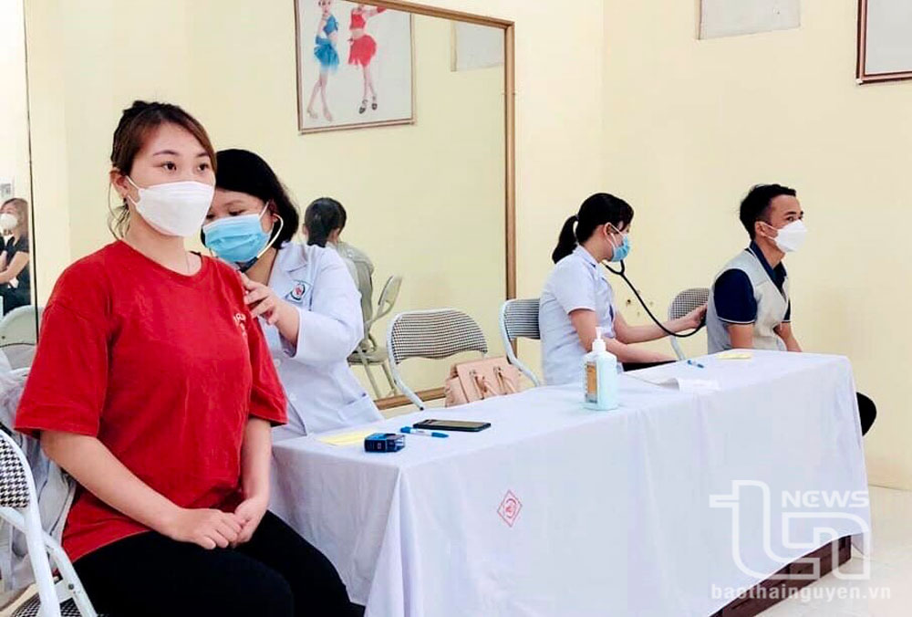 Nam, nữ nên đi khám, tư vấn sức khỏe trước khi kết hôn để có những đứa con khỏe mạnh sau này.