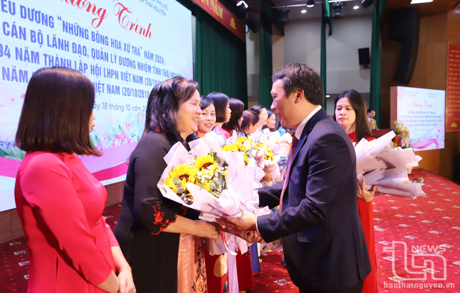 Gặp mặt, biểu dương “Những bông hoa xứ Trà”