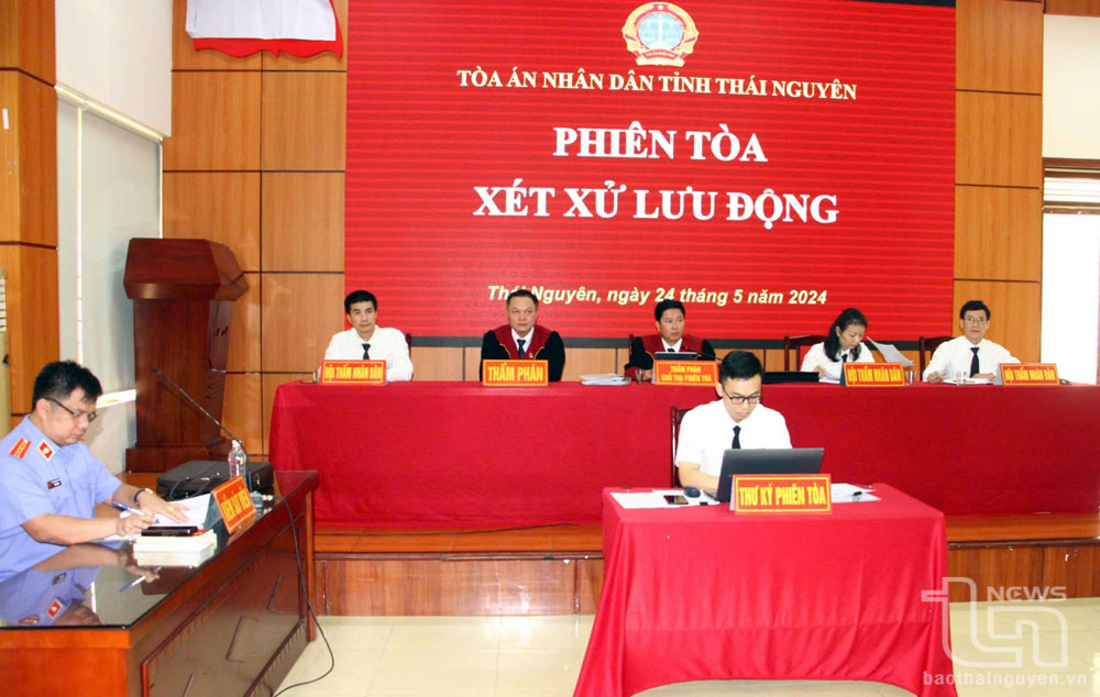"Cầu nối" đưa pháp luật đến với người dân
