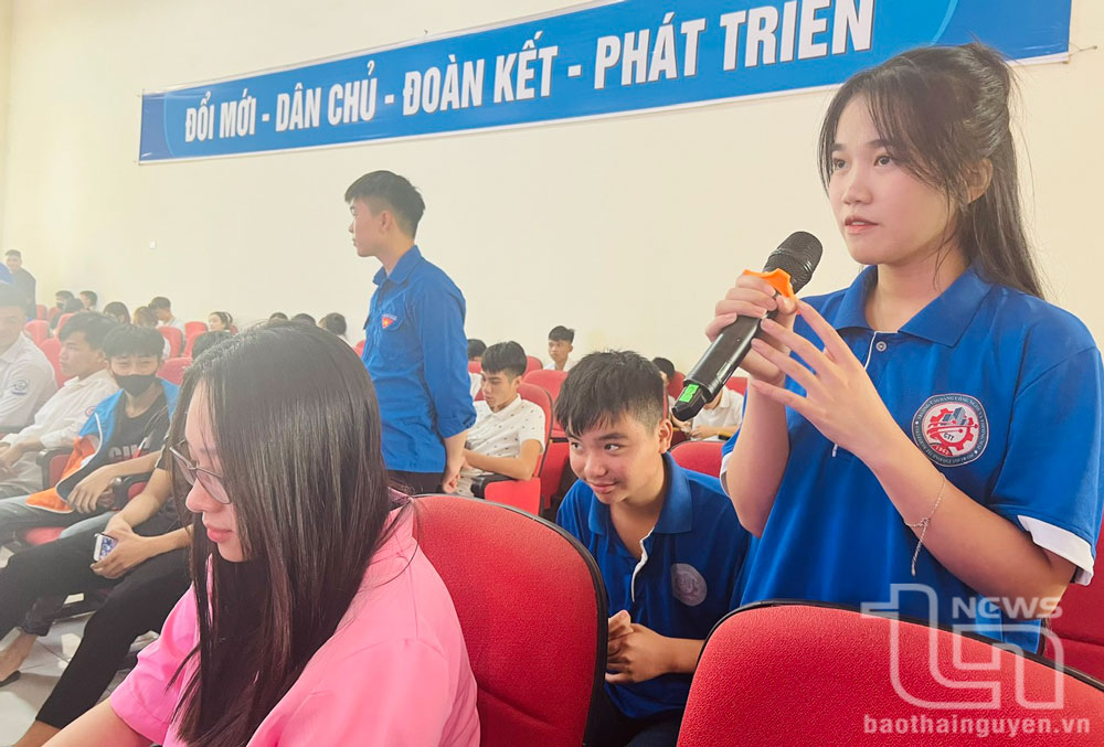 Gần 400 sinh viên hưởng ứng Ngày Kỹ năng lao động và Ngày Chuyển đổi số quốc gia