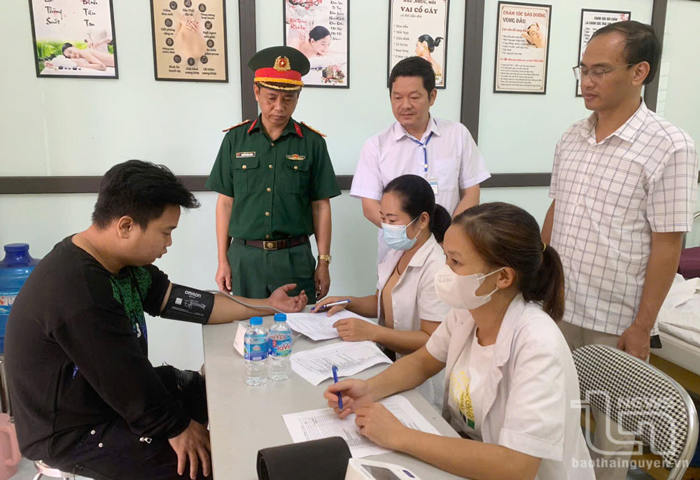 Phú Lương: Khám sơ tuyển nghĩa vụ quân sự và công an nhân dân trên 1.100 người