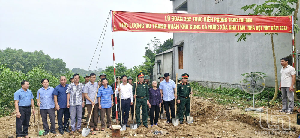 Hỗ trợ xây nhà đại đoàn kết cho hộ nghèo