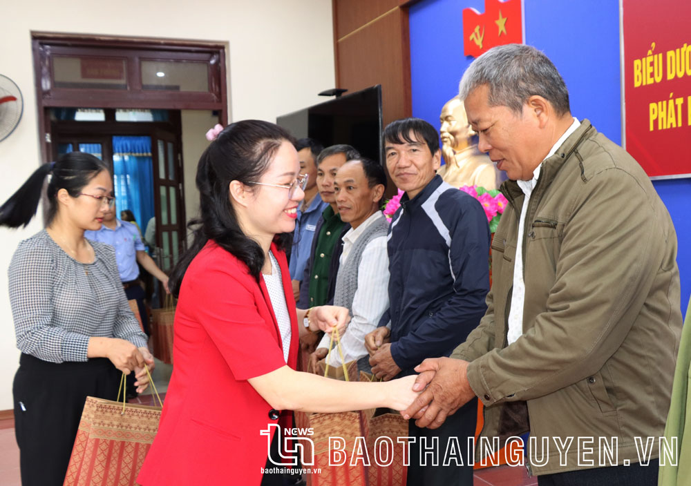 Võ Nhai: Biểu dương 40 người có uy tín trong đồng bào dân tộc thiểu số