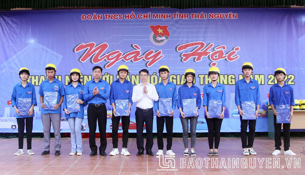 Trên 1.300 học sinh tham gia ngày hội văn hóa giao thông