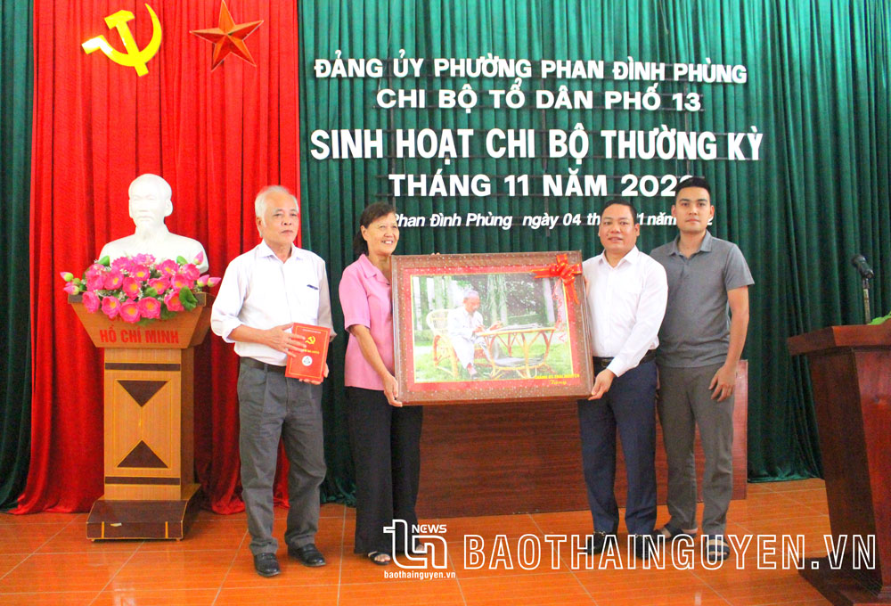 Lãnh đạo dự sinh hoạt chi bộ khu dân cư: Sát cơ sở, rõ tình hình