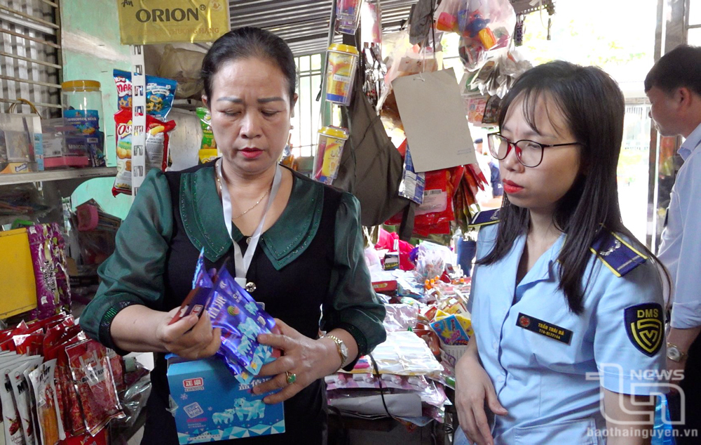 TP. Sông Công: Một số học sinh bị ngộ độc nghi do ăn kẹo "lạ"