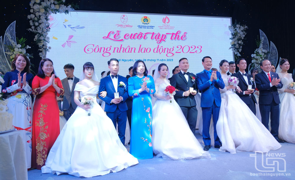 Tổ chức Lễ cưới tập thể cho 17 cặp đôi công nhân