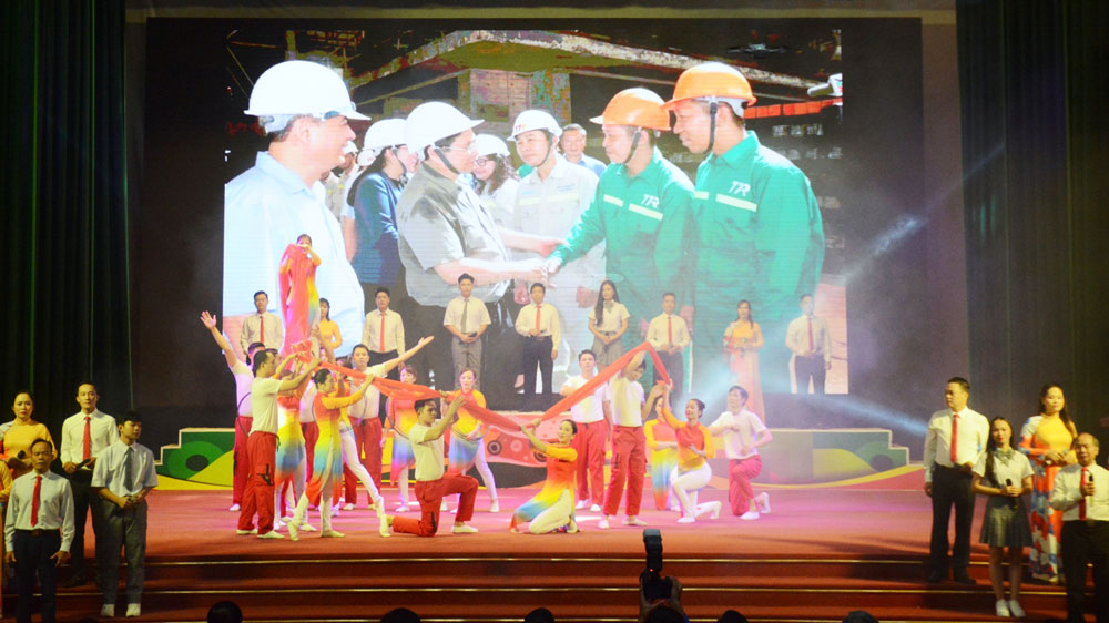 Một tiết mục văn nghệ chào mừng tại Lễ kỷ niệm.