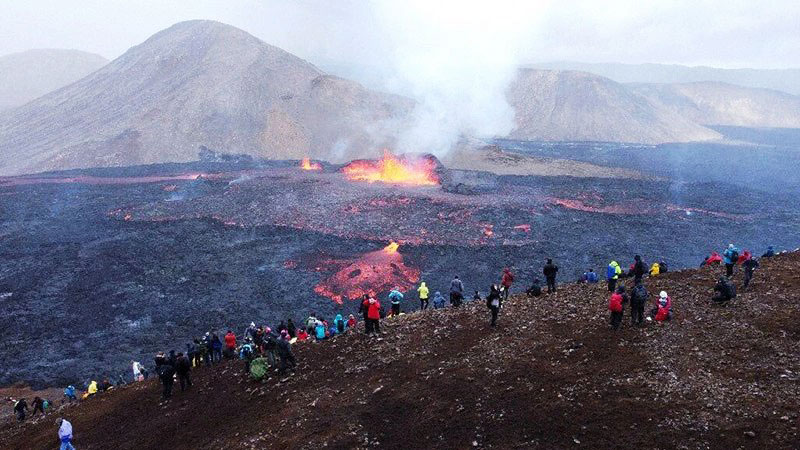 Iceland tuyên bố tình trạng khẩn cấp về nguy cơ núi lửa phun trào