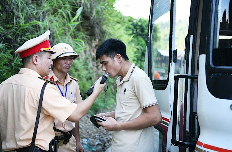 Bộ Công an ra quân xử lý vi phạm về nồng độ cồn, tai nạn giao thông giảm sâu