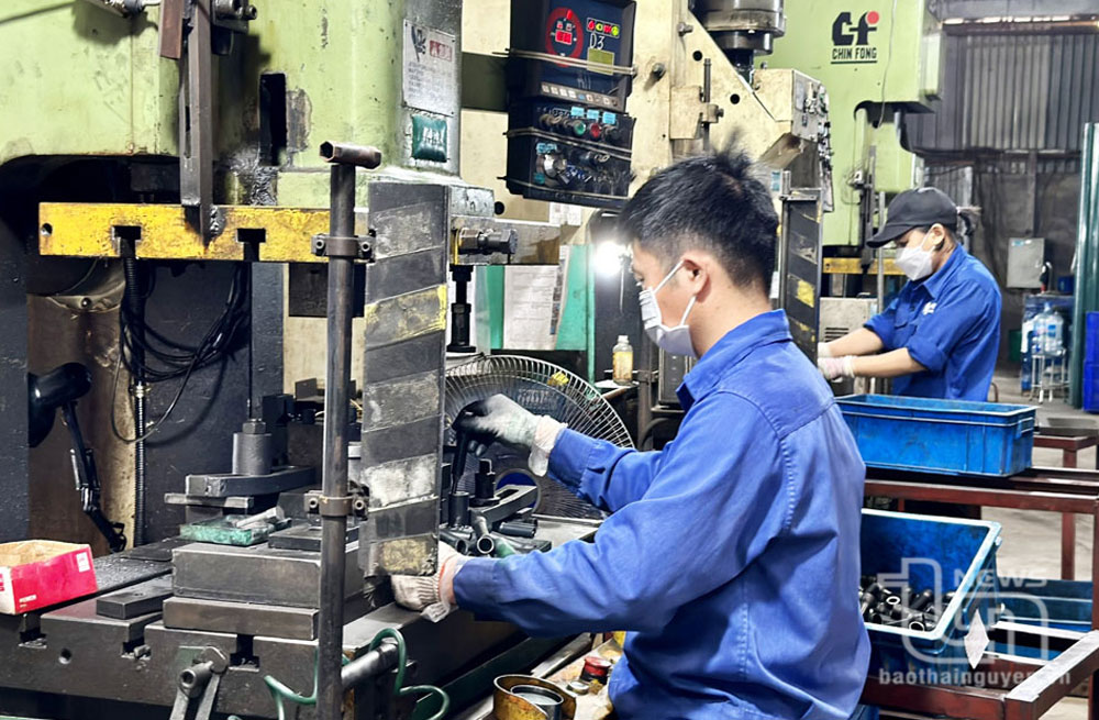 Sản xuất dụng cụ cầm tay tại Công ty CP Sourcing Sông Công.