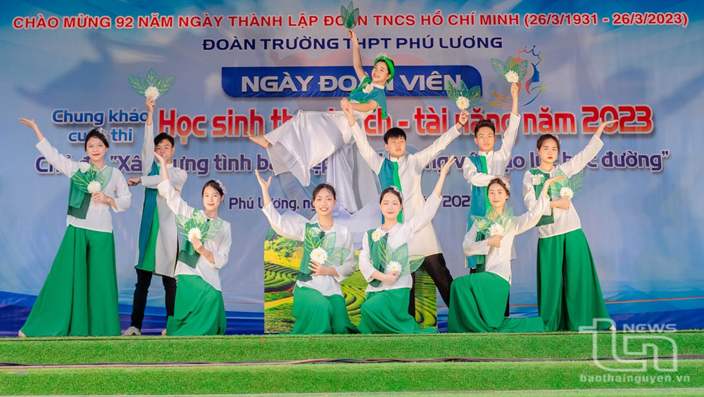 Có một ngôi trường dưới chân núi Đuổm