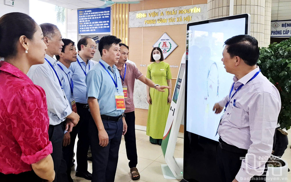 Ứng dụng công nghệ số: Tạo đột phá trong chăm sóc sức khỏe nhân dân