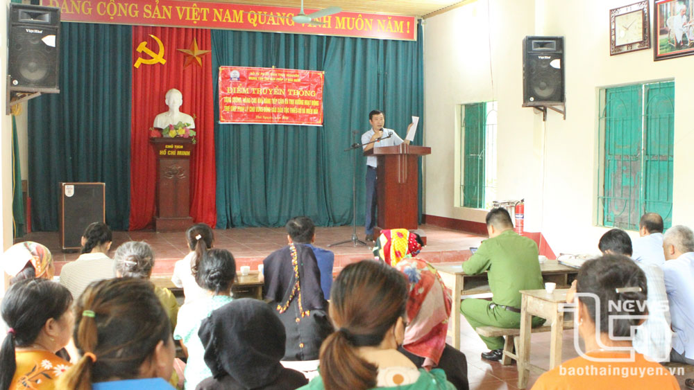 Một buổi truyền thông, trợ giúp pháp lý, tư vấn pháp luật cho người dân tại cơ sở của cán bộ, chuyên viên Sở Tư pháp.