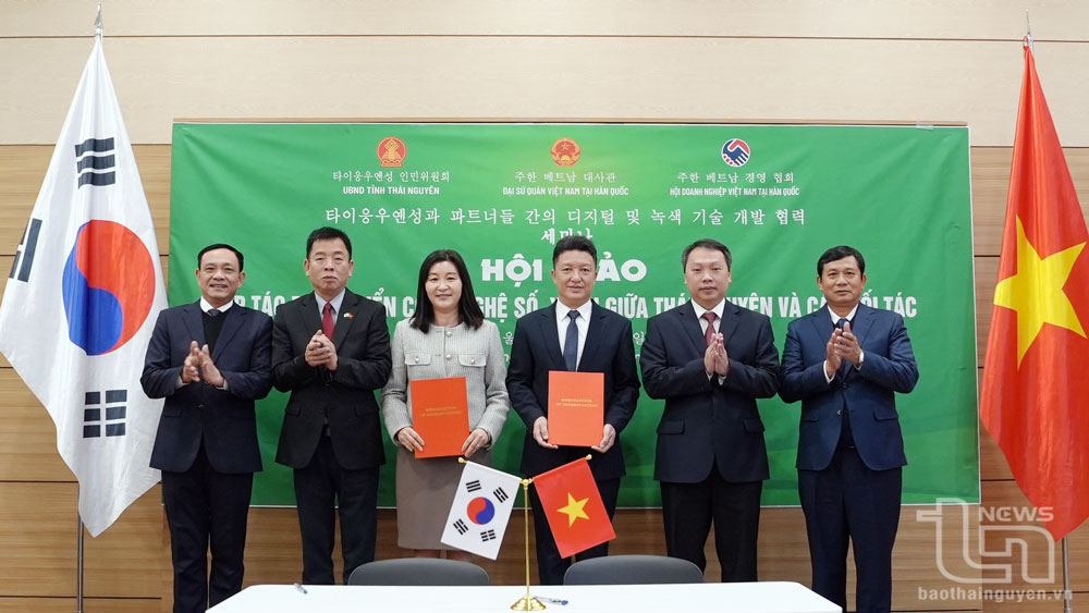 Hợp tác phát triển đại học số tại Thái Nguyên