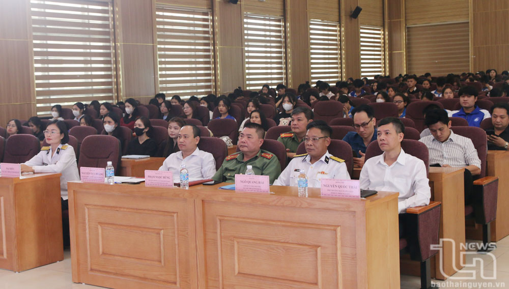 Trên 500 sinh viên được tuyên truyền về biển, đảo