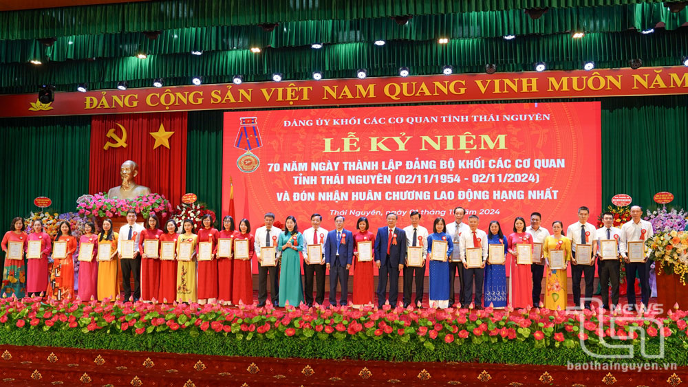 Đảng bộ Khối các cơ quan tỉnh trao giải cho 6 tập thể, 38 cá nhân tham dự Cuộc thi trực tuyến “Tìm hiểu lịch sử 70 năm Đảng bộ Khối các cơ quan tỉnh Thái Nguyên.