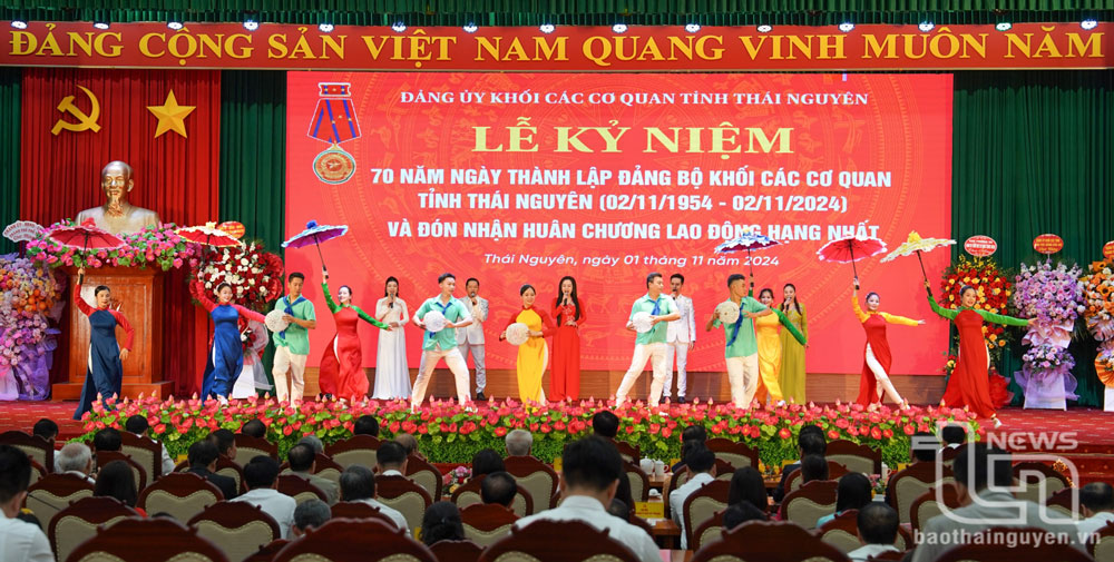 Một tiết mục trong chương trình nghệ thuật chào mừng Lễ kỷ niệm.