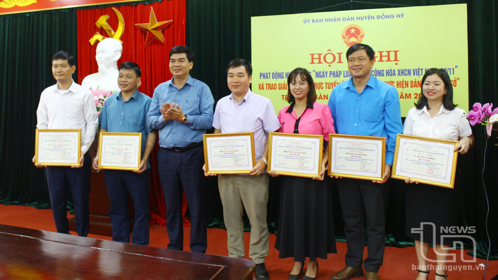Đồng Hỷ: Trao giải Cuộc thi trực tuyến “Tìm hiểu Luật Thực hiện dân chủ ở cơ sở"