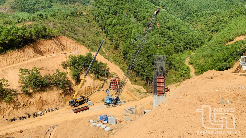 Đẩy nhanh tiến độ thi công đường Hồ Chí Minh qua huyện Định Hóa