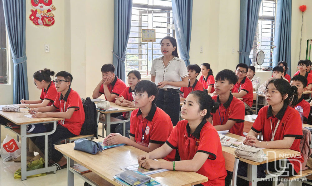 Siết quản lý học sinh sử dụng điện thoại trong trường học