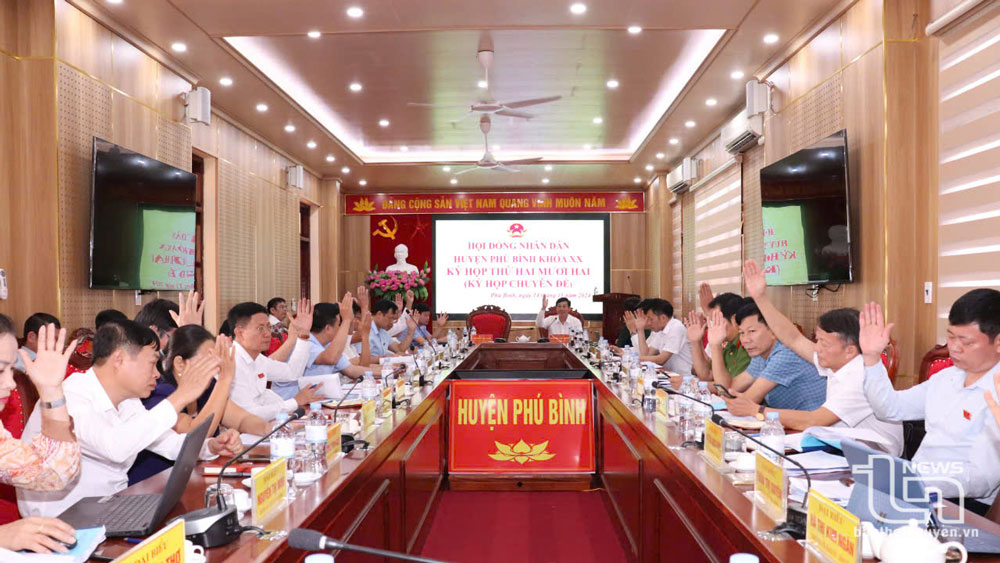 HĐND huyện Phú Bình: Thông qua 17 nghị quyết