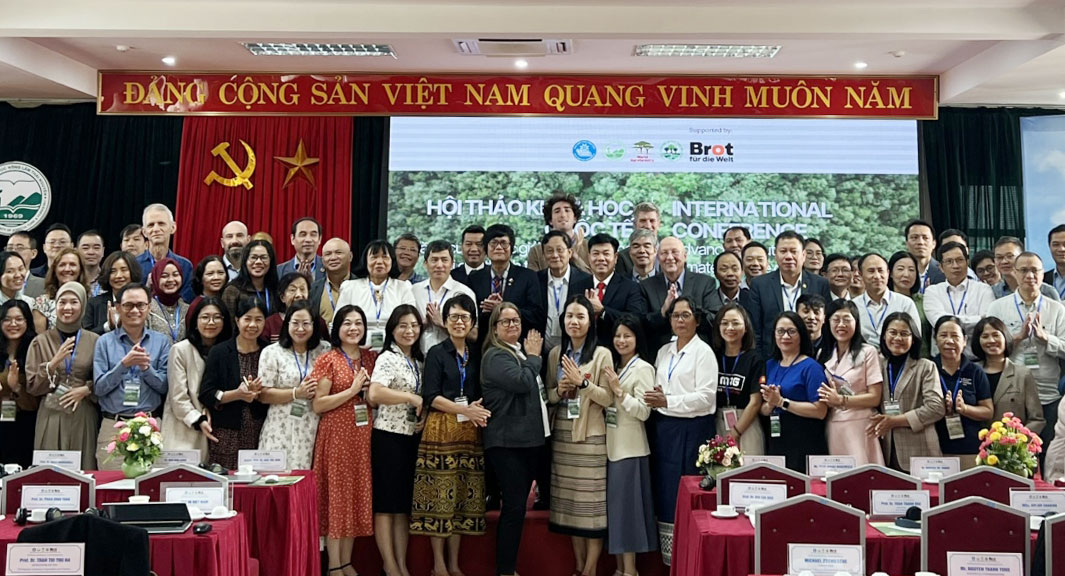 Ứng phó với biến đổi khí hậu ở nông thôn Việt Nam