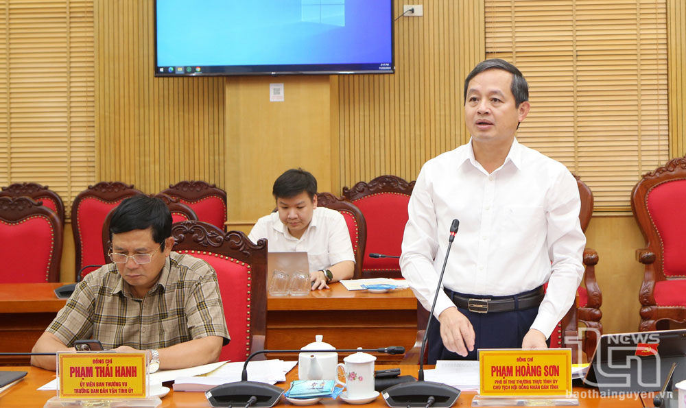 Đồng chí Phạm Hoàng Sơn, Phó Bí thư Thường trực Tỉnh ủy, Chủ tịch HĐND tỉnh, phát biểu tại Hội nghị.