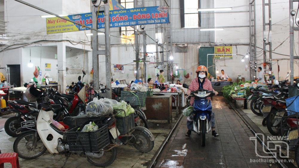 Chợ siêu thị An Thái Bình vắng người mua