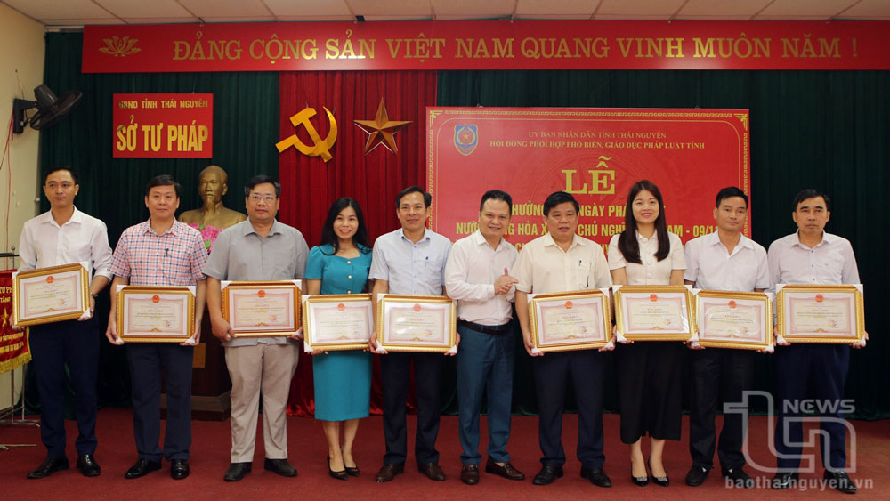 Hưởng ứng Ngày pháp luật Việt Nam