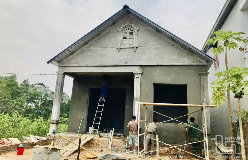 Ngôi nhà của gia đình bà Phạm Thị Nhạn (ở xóm Bá Vân 2, xã Bình Sơn, TP. Sông Công) đang được hoàn thiện.