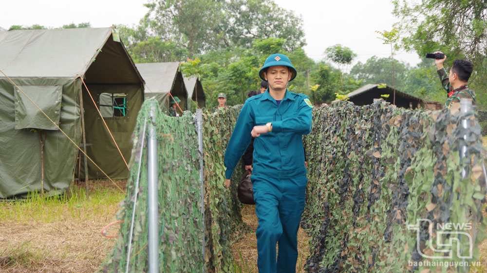 Quân nhân dự bị của TP. Phổ Yên được tập trung để bàn giao cho đơn vị nhận nguồn.